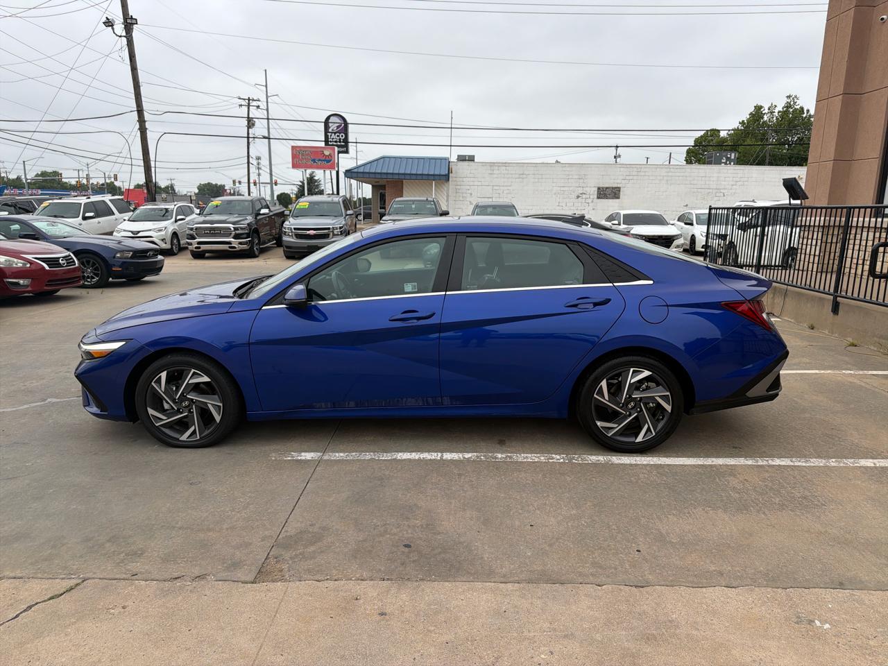 Hyundai Elantra Limited IVT 2025