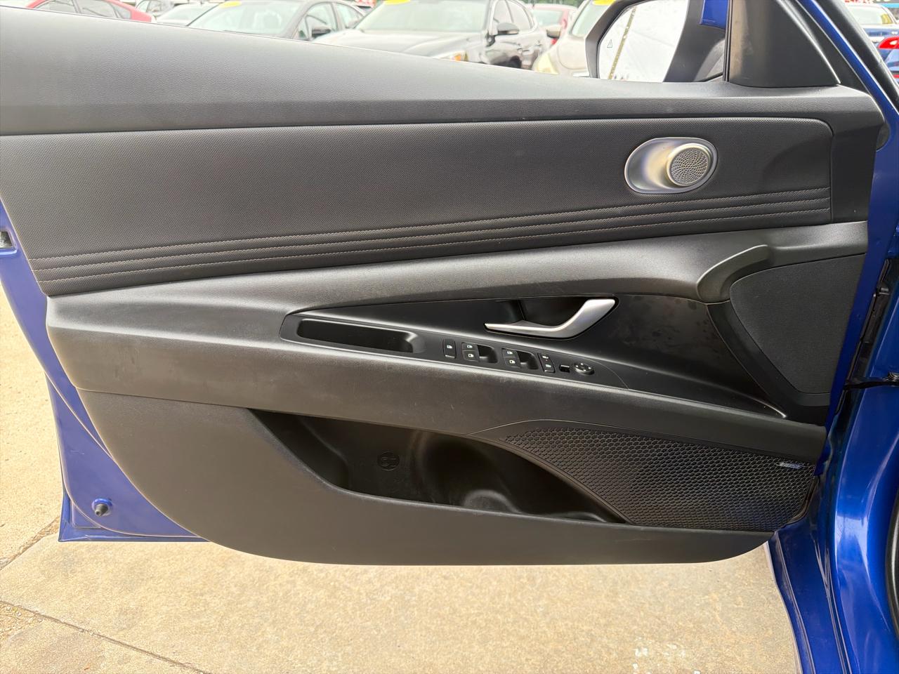 Hyundai Elantra Limited IVT 2025