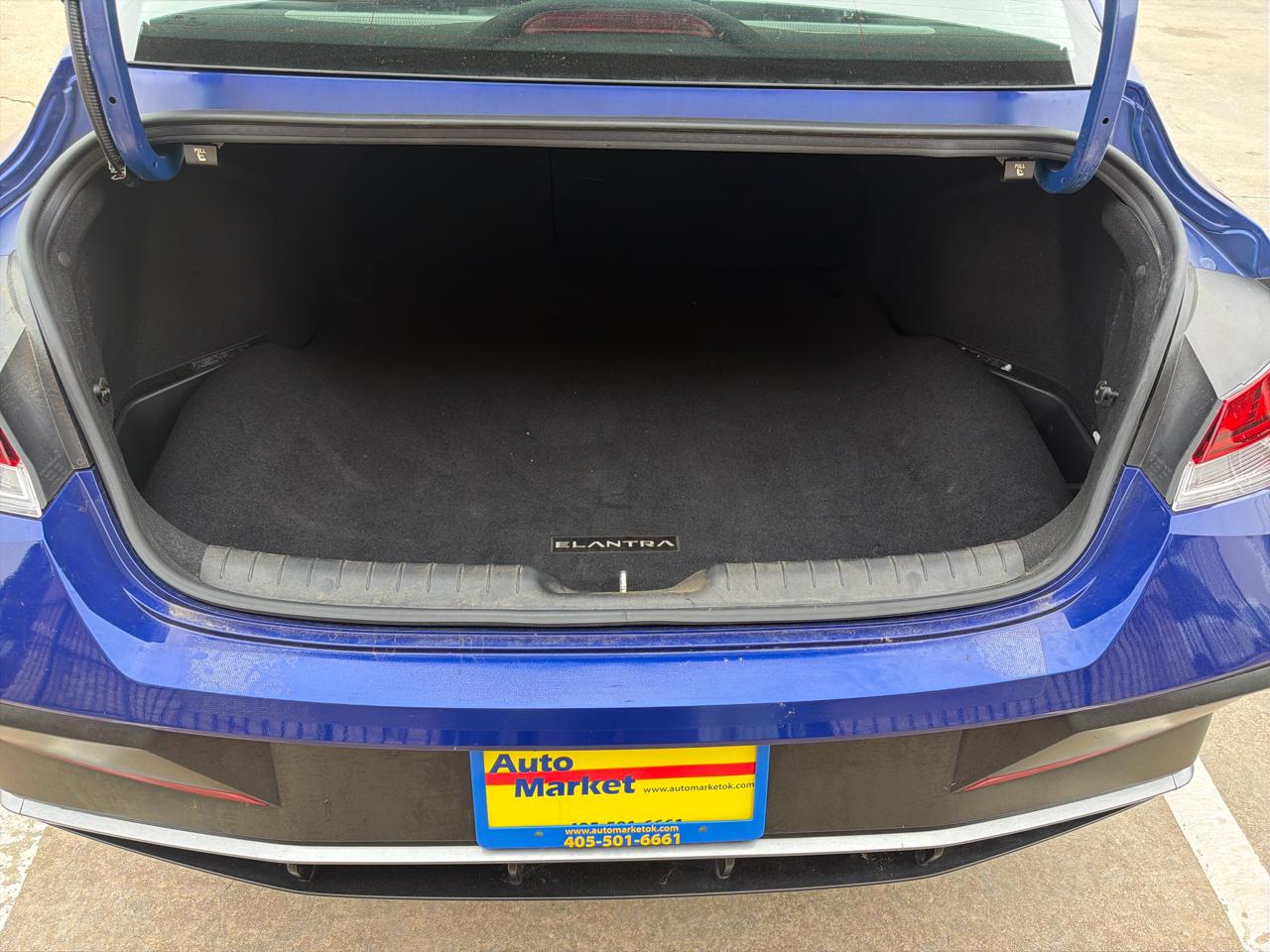 Hyundai Elantra Limited IVT 2025