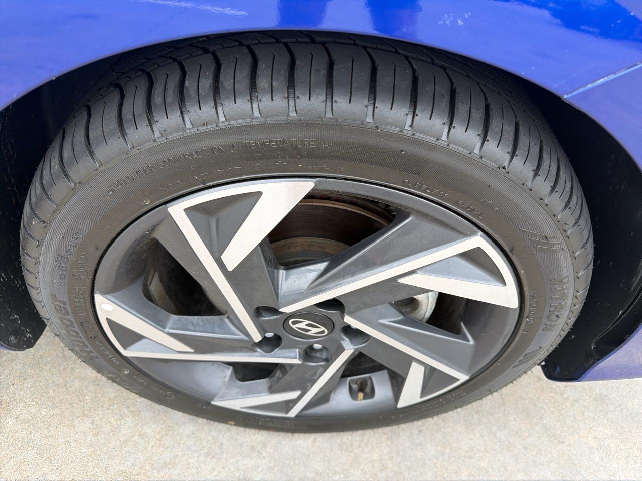 Hyundai Elantra Limited IVT 2025