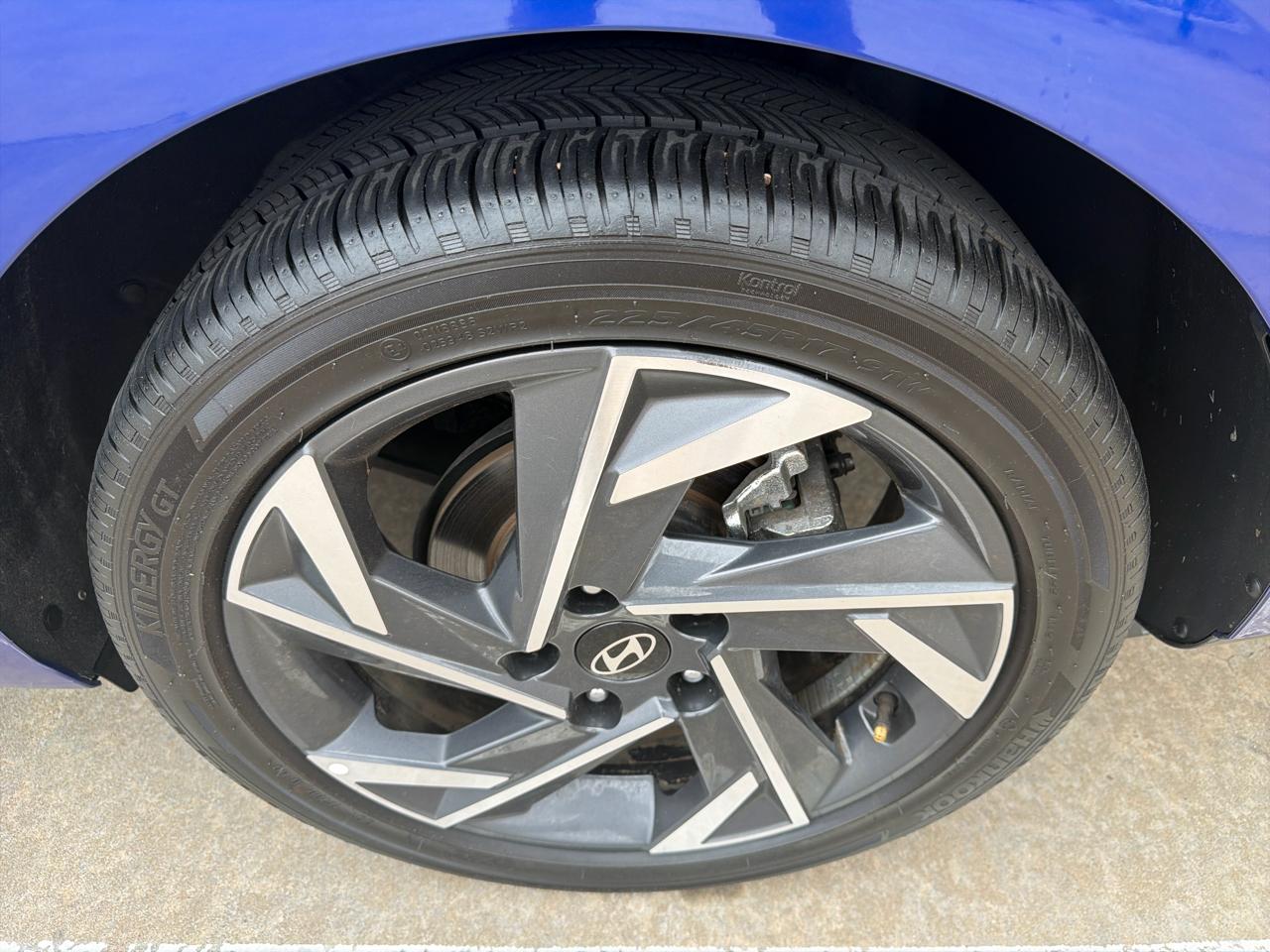 Hyundai Elantra Limited IVT 2025