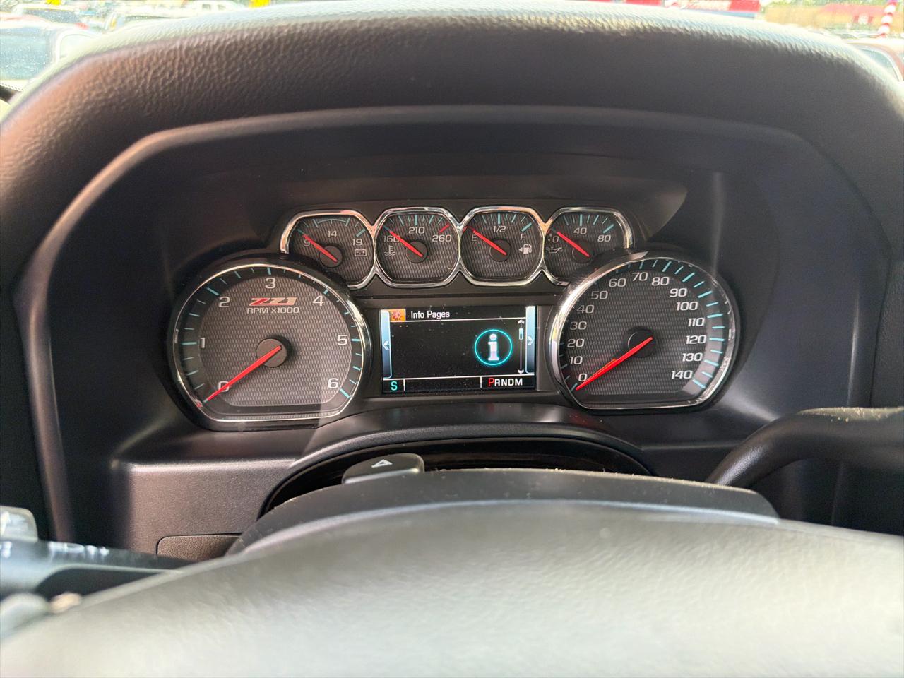 Chevrolet Silverado 1500 4WD Crew Cab 143.5" LT w/2LT 2015
