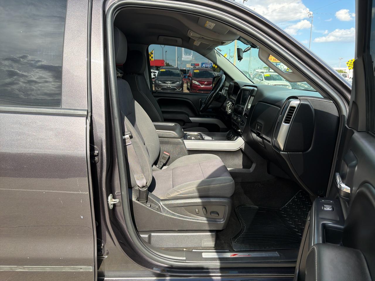 Chevrolet Silverado 1500 4WD Crew Cab 143.5" LT w/2LT 2015