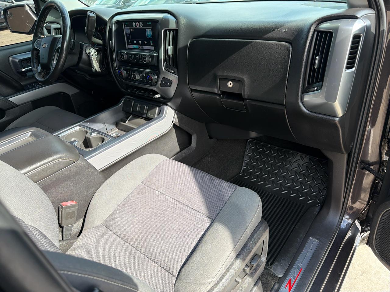 Chevrolet Silverado 1500 4WD Crew Cab 143.5" LT w/2LT 2015