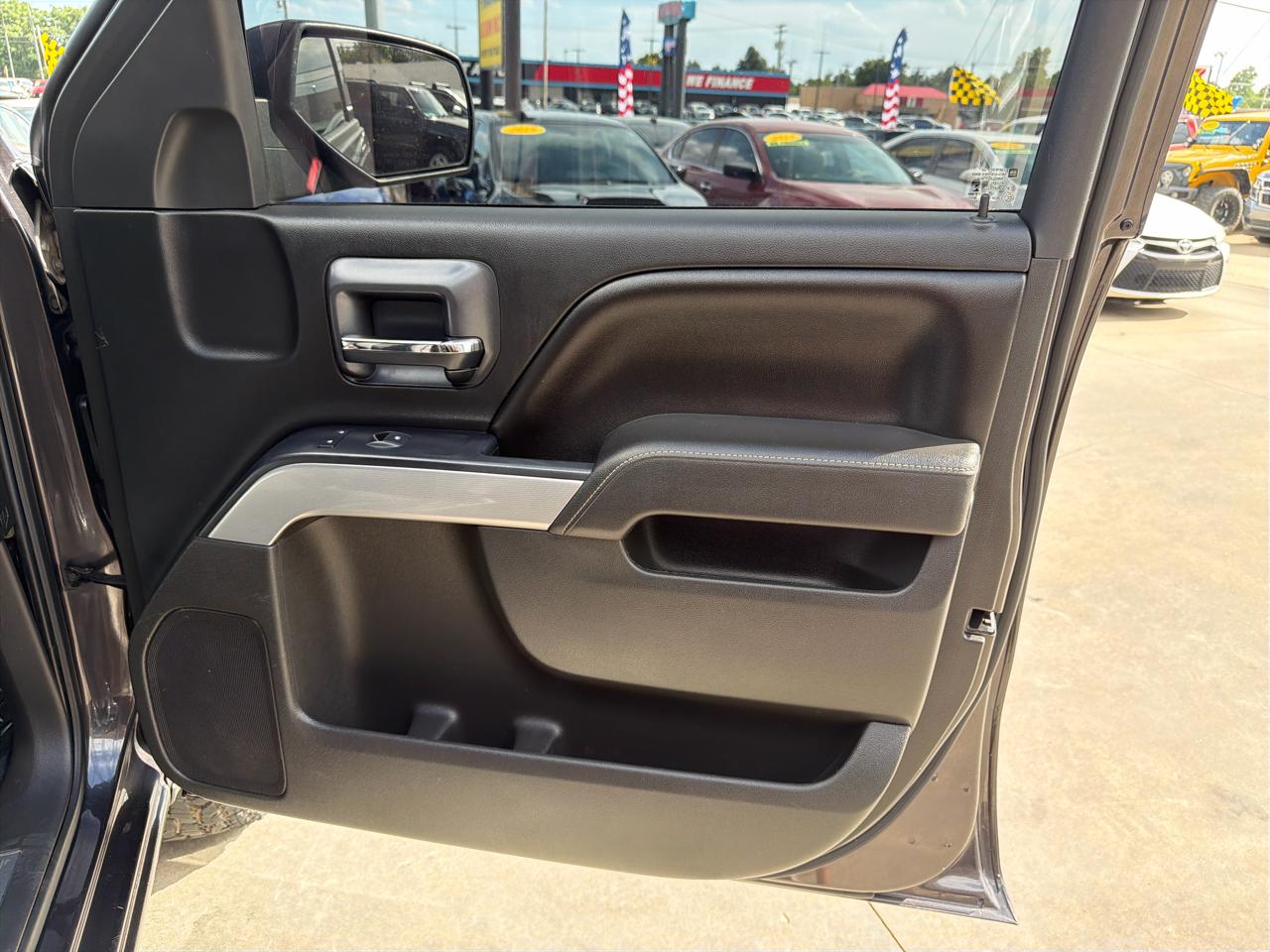 Chevrolet Silverado 1500 4WD Crew Cab 143.5" LT w/2LT 2015