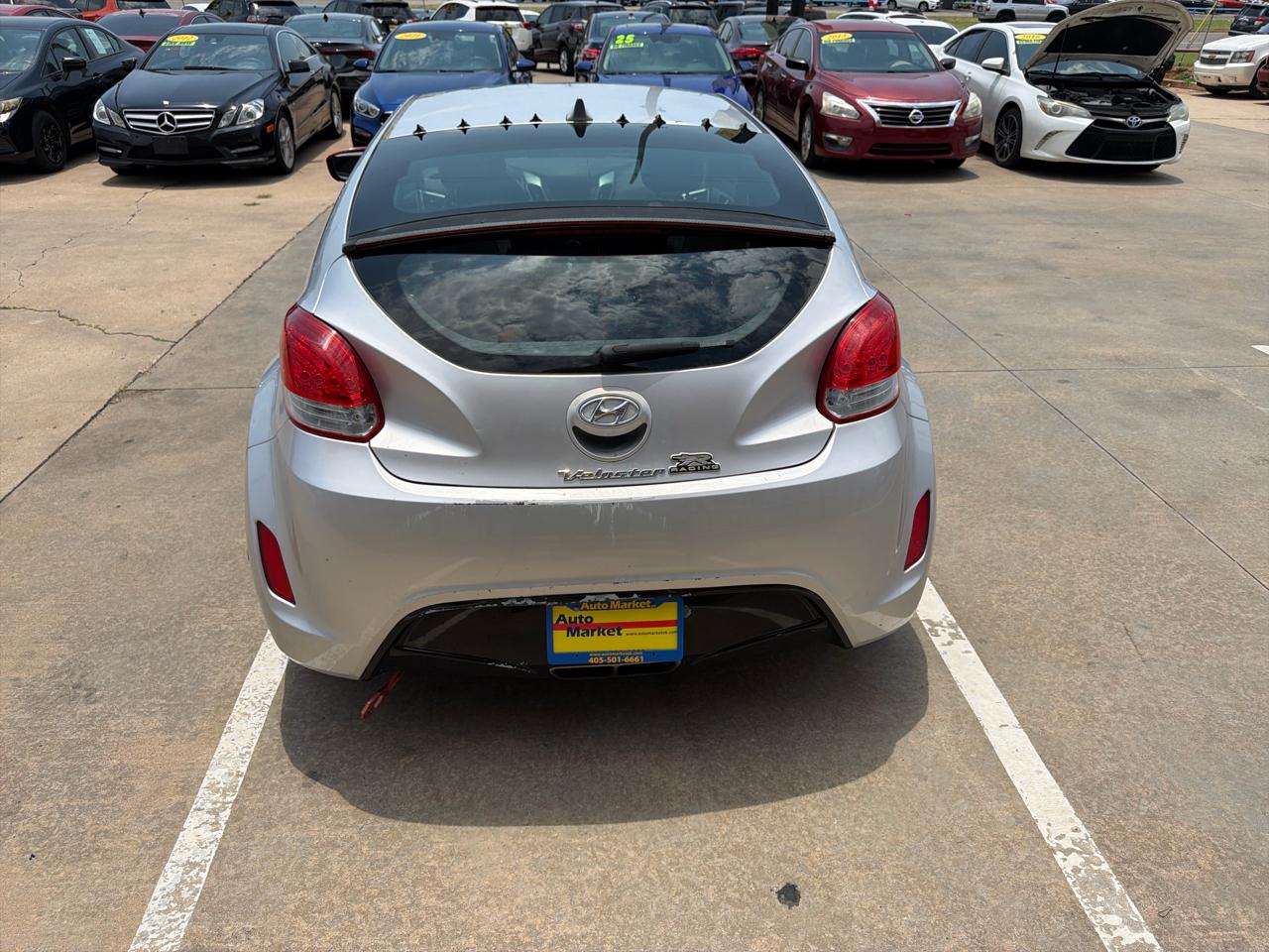 Hyundai Veloster 3dr Cpe Man w/Black Int 2012