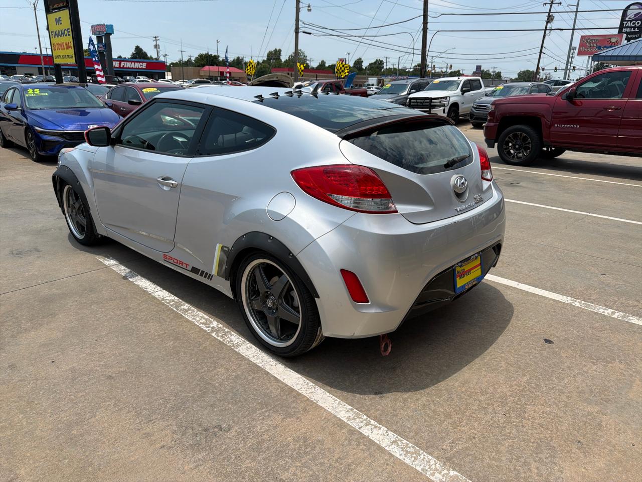 Hyundai Veloster 3dr Cpe Man w/Black Int 2012