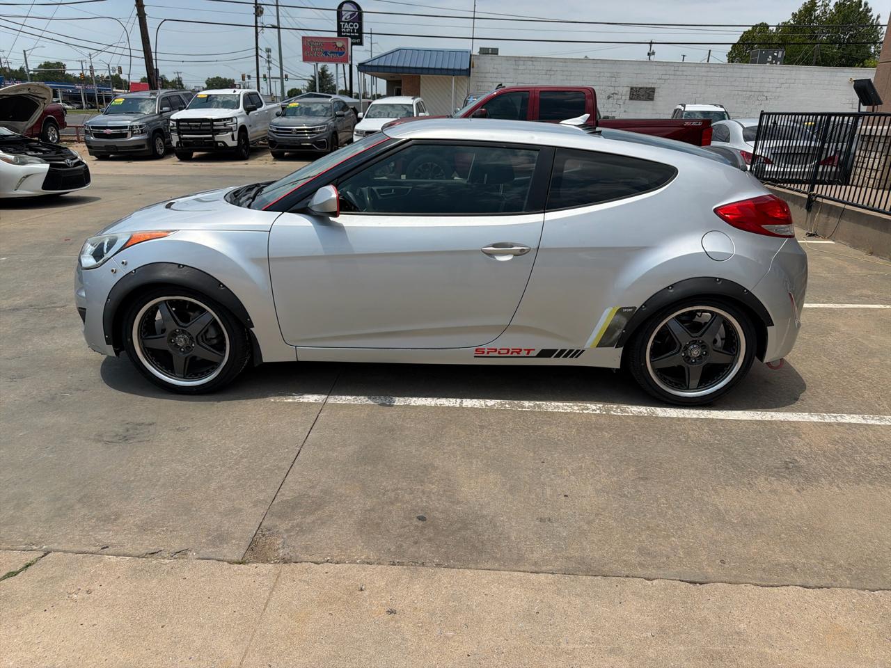 Hyundai Veloster 3dr Cpe Man w/Black Int 2012