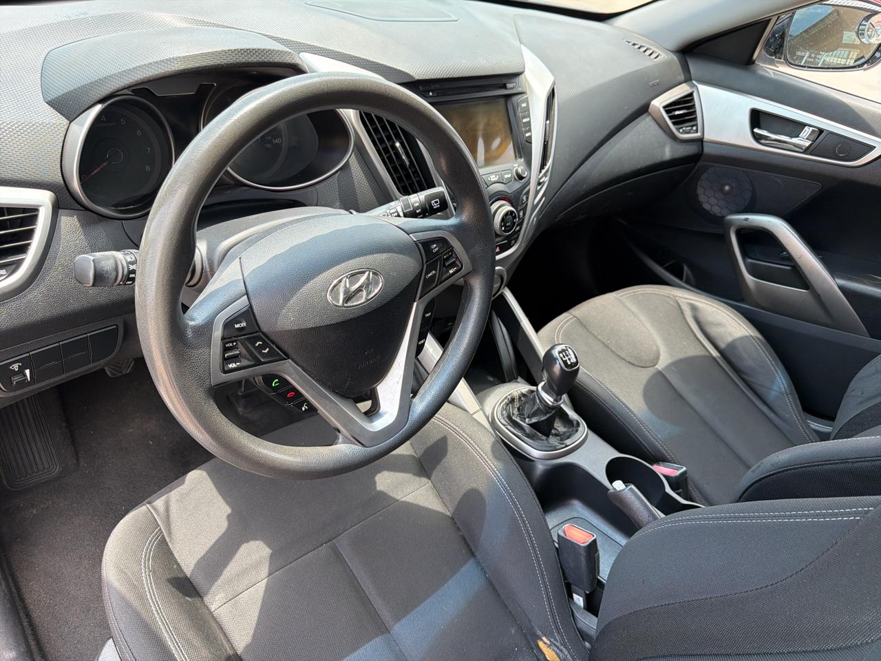 Hyundai Veloster 3dr Cpe Man w/Black Int 2012