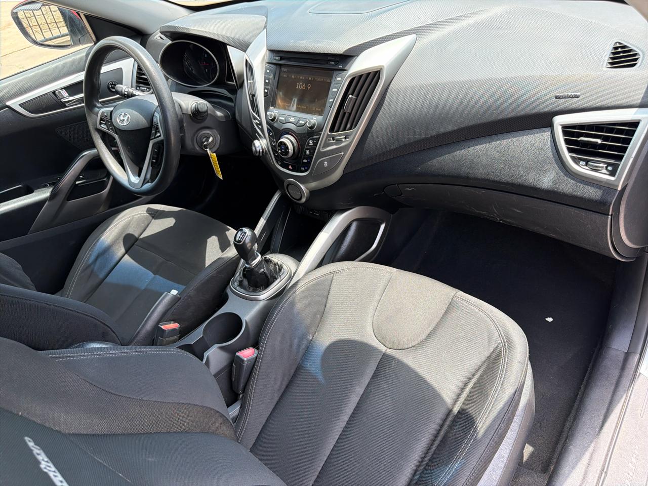 Hyundai Veloster 3dr Cpe Man w/Black Int 2012