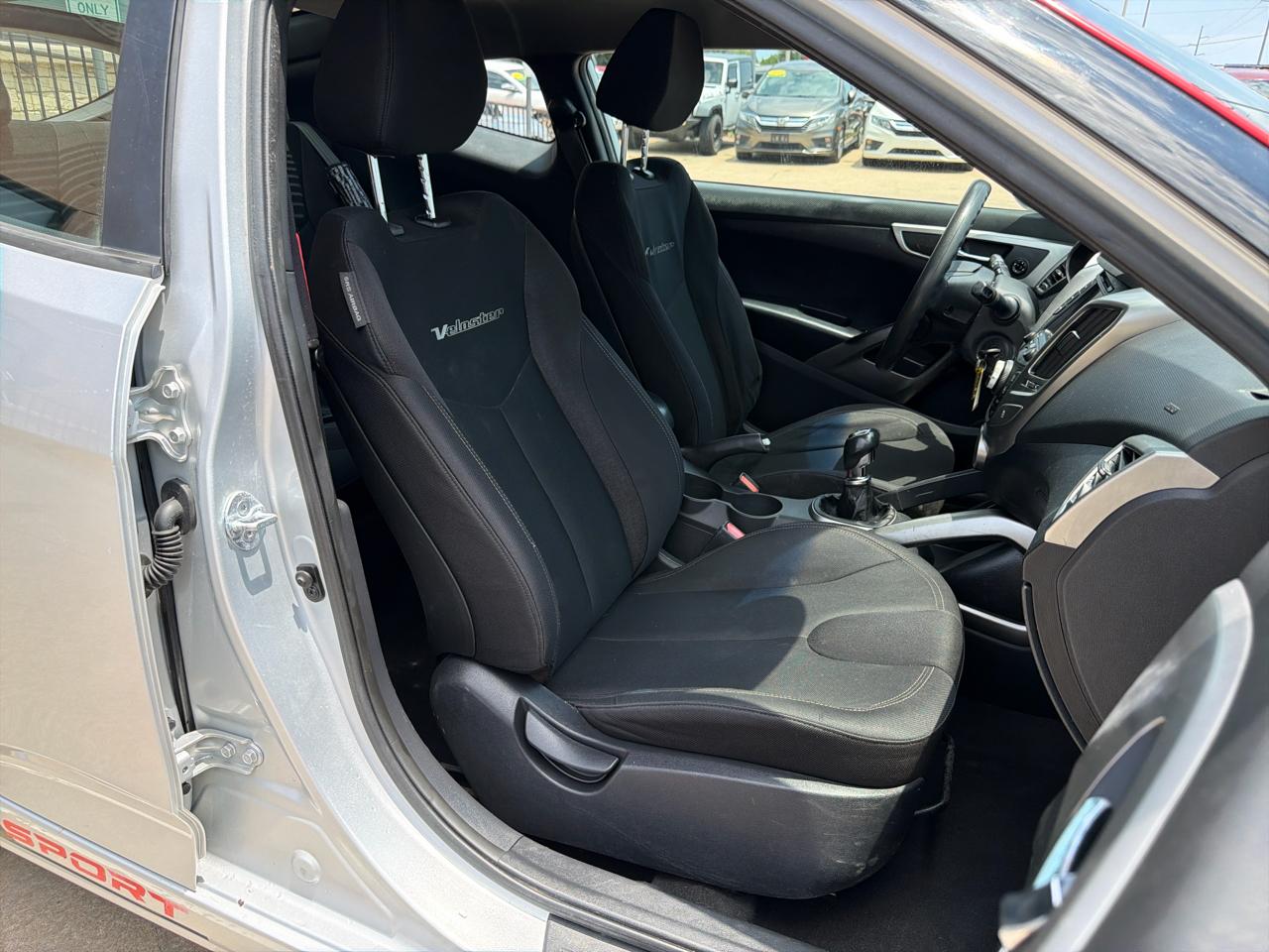 Hyundai Veloster 3dr Cpe Man w/Black Int 2012