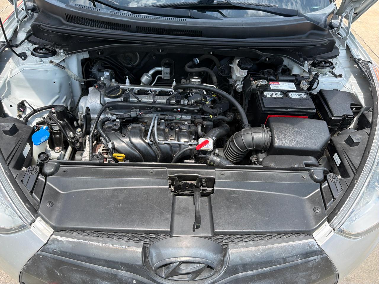 Hyundai Veloster 3dr Cpe Man w/Black Int 2012