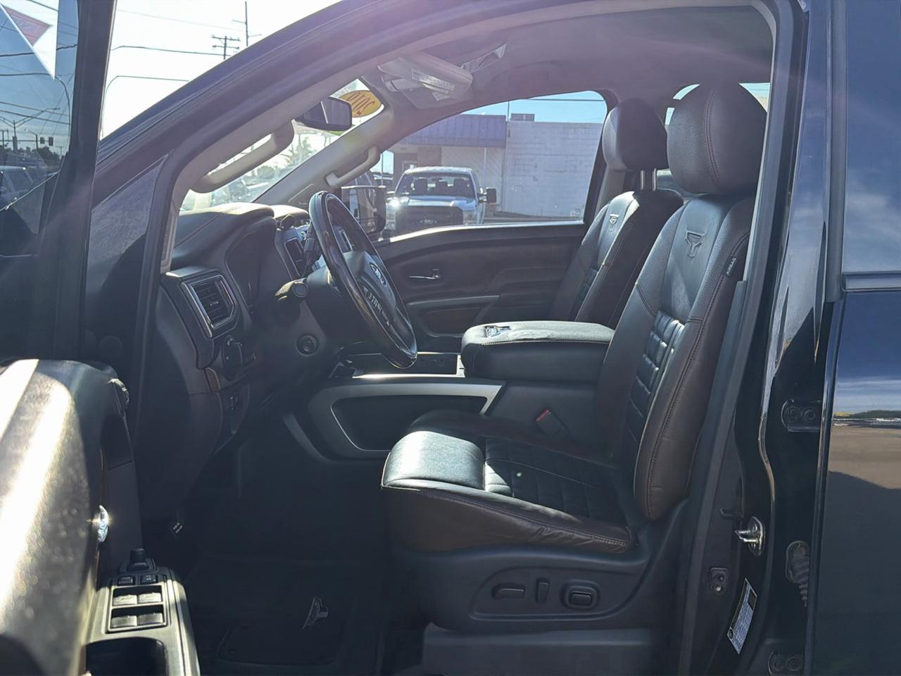 Nissan Titan 4x4 Crew Cab Platinum Reserve 2019