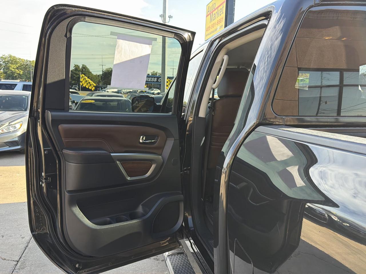 Nissan Titan 4x4 Crew Cab Platinum Reserve 2019