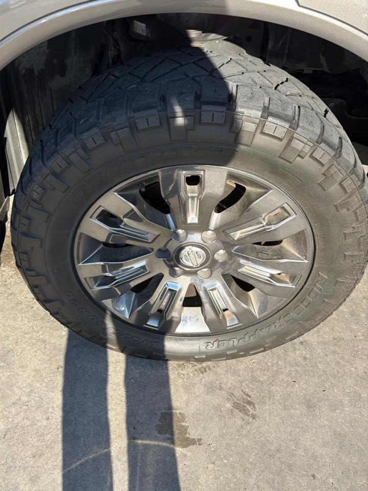 Nissan Titan 4x4 Crew Cab Platinum Reserve 2019