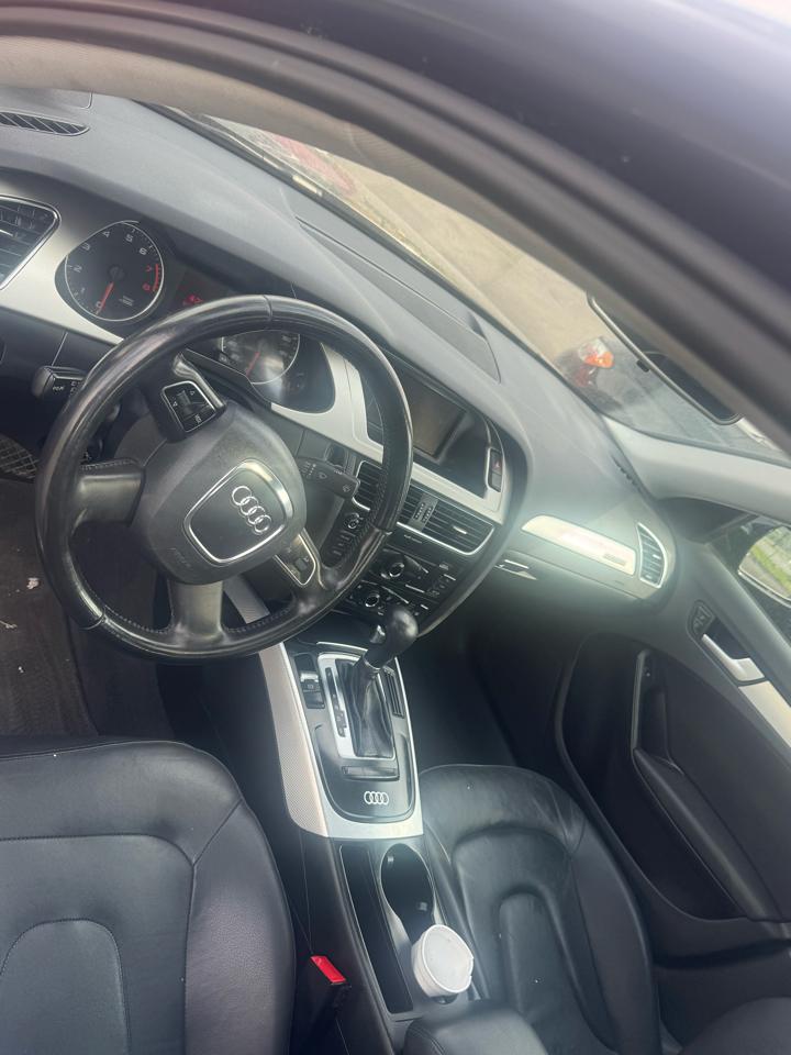 Audi A4 2.0T Sedan quattro Tiptronic 2011
