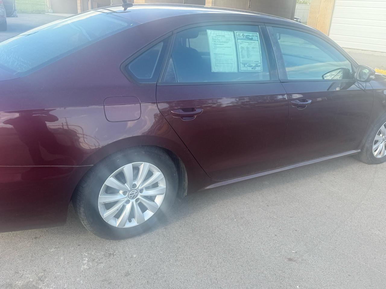 Volkswagen Passat 2.5L S W/Appearance 2013