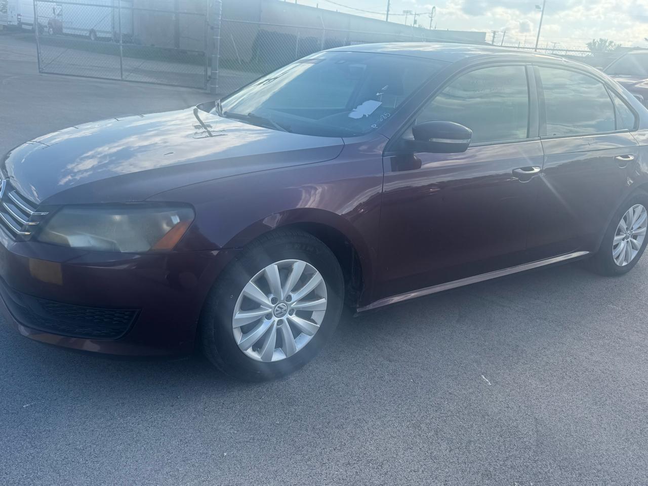 Volkswagen Passat 2.5L S W/Appearance 2013
