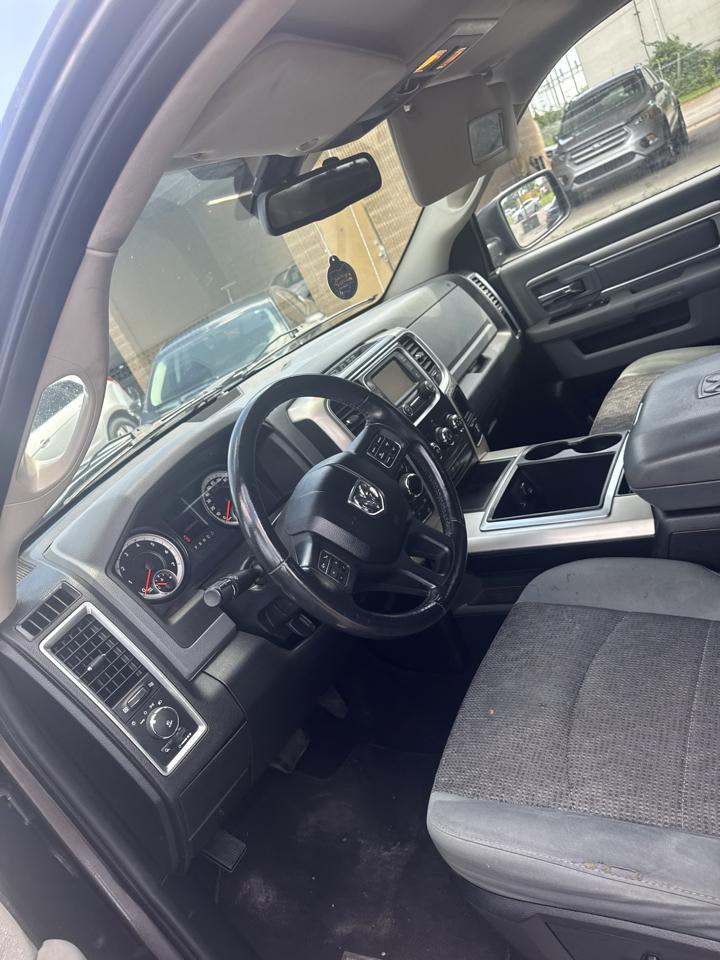 RAM 1500 Big Horn 4wd Quad Cab 2014