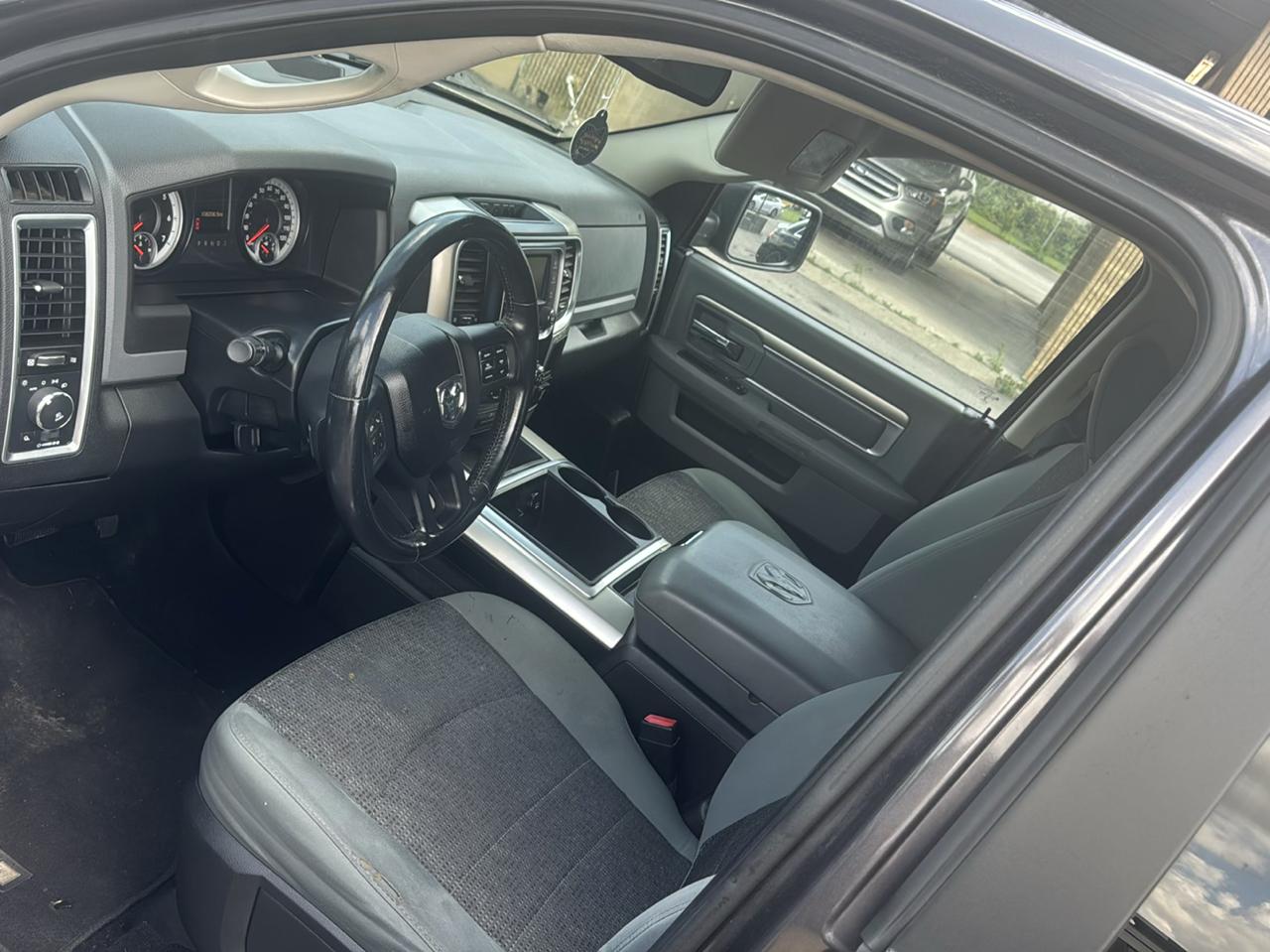 RAM 1500 Big Horn 4wd Quad Cab 2014