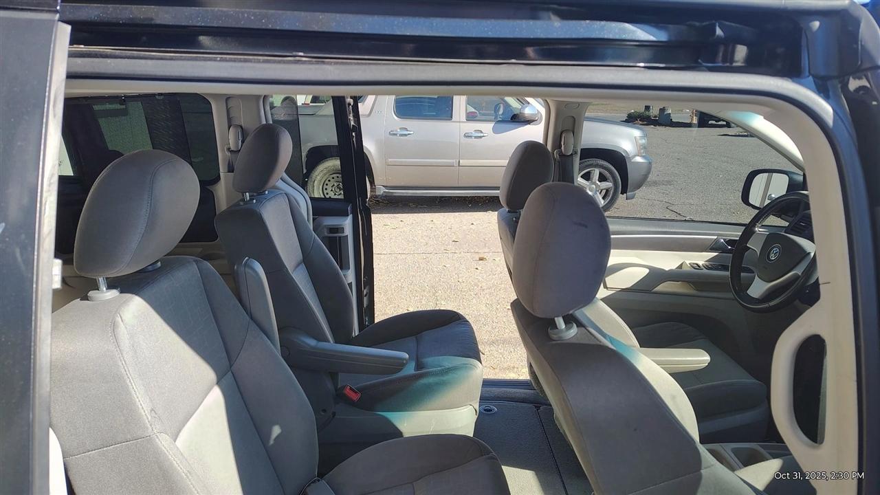 Volkswagen Routan  2009