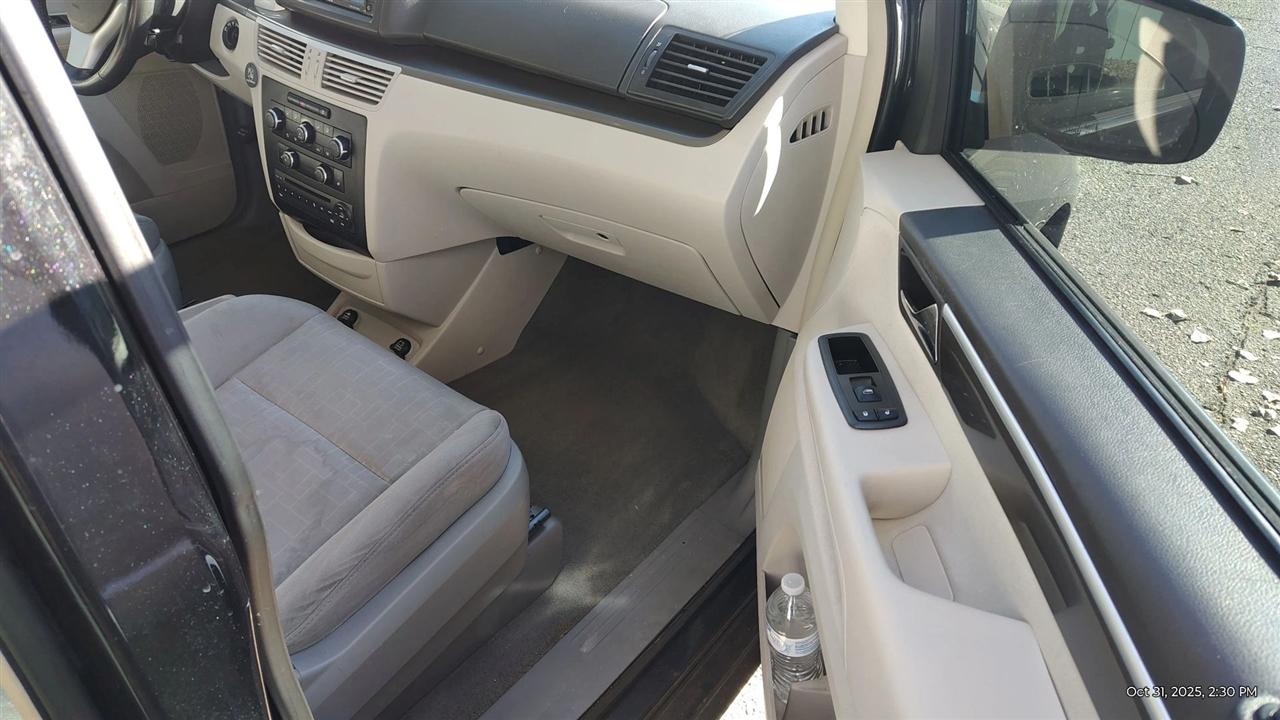 Volkswagen Routan  2009