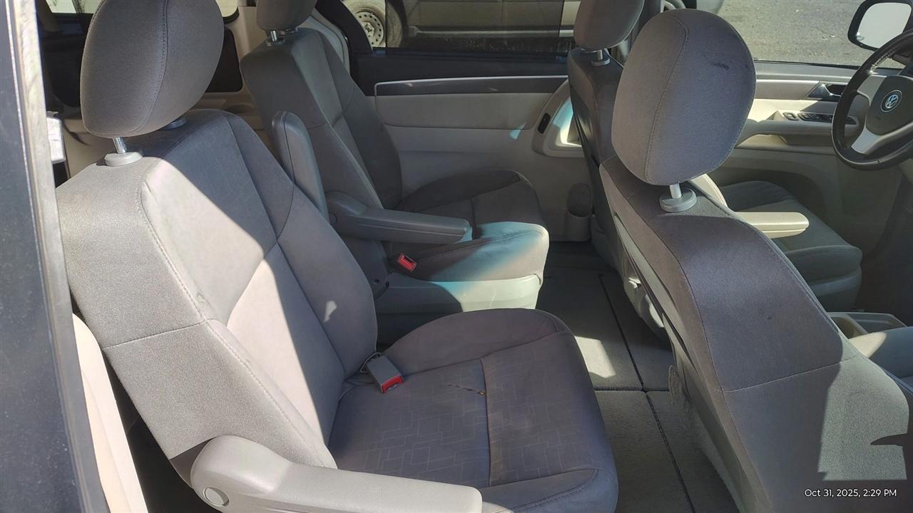 Volkswagen Routan  2009
