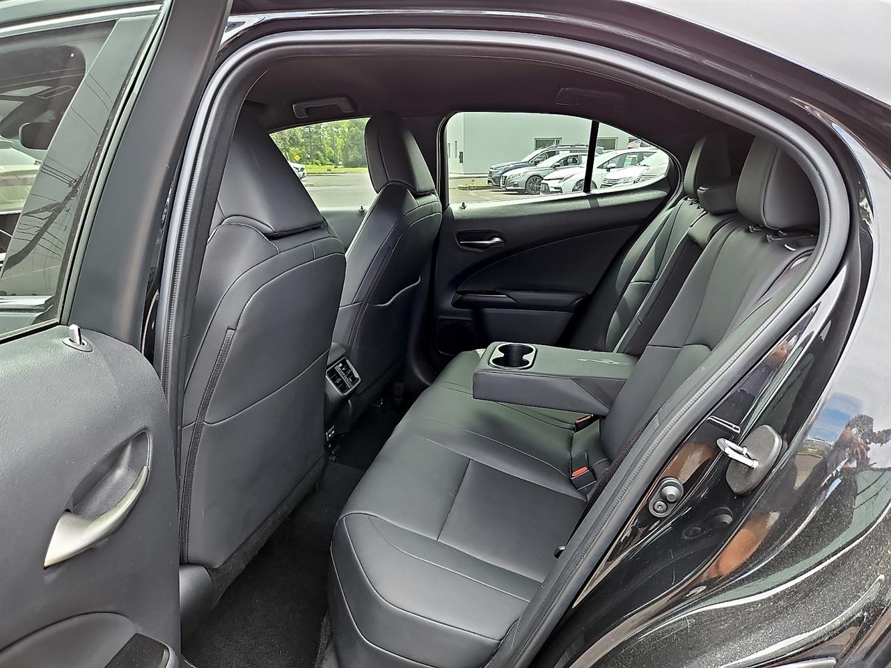 Lexus UX UX 200 FWD 2022