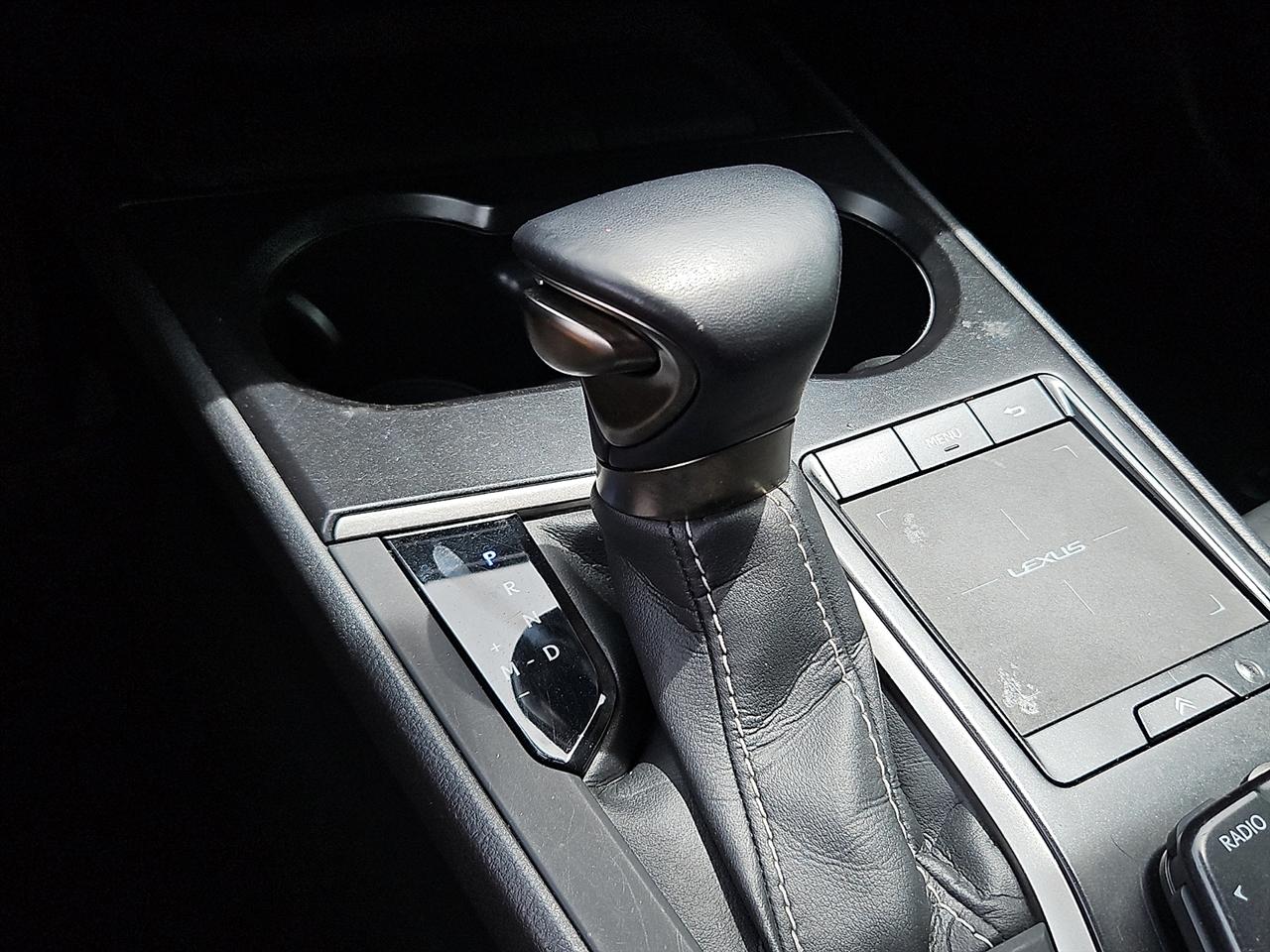Lexus UX UX 200 FWD 2022
