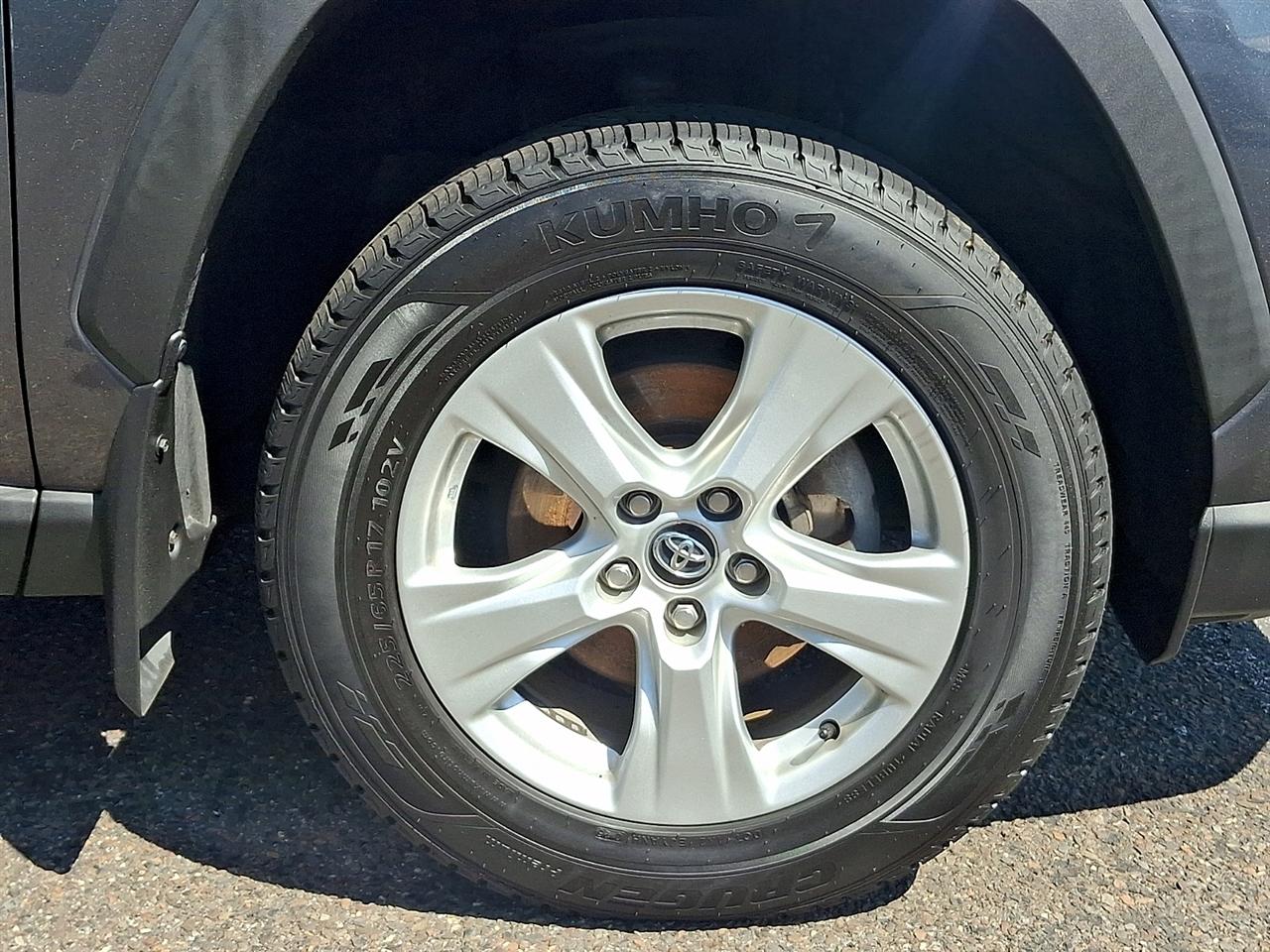 Toyota RAV4 Hybrid XLE AWD (Natl) 2020