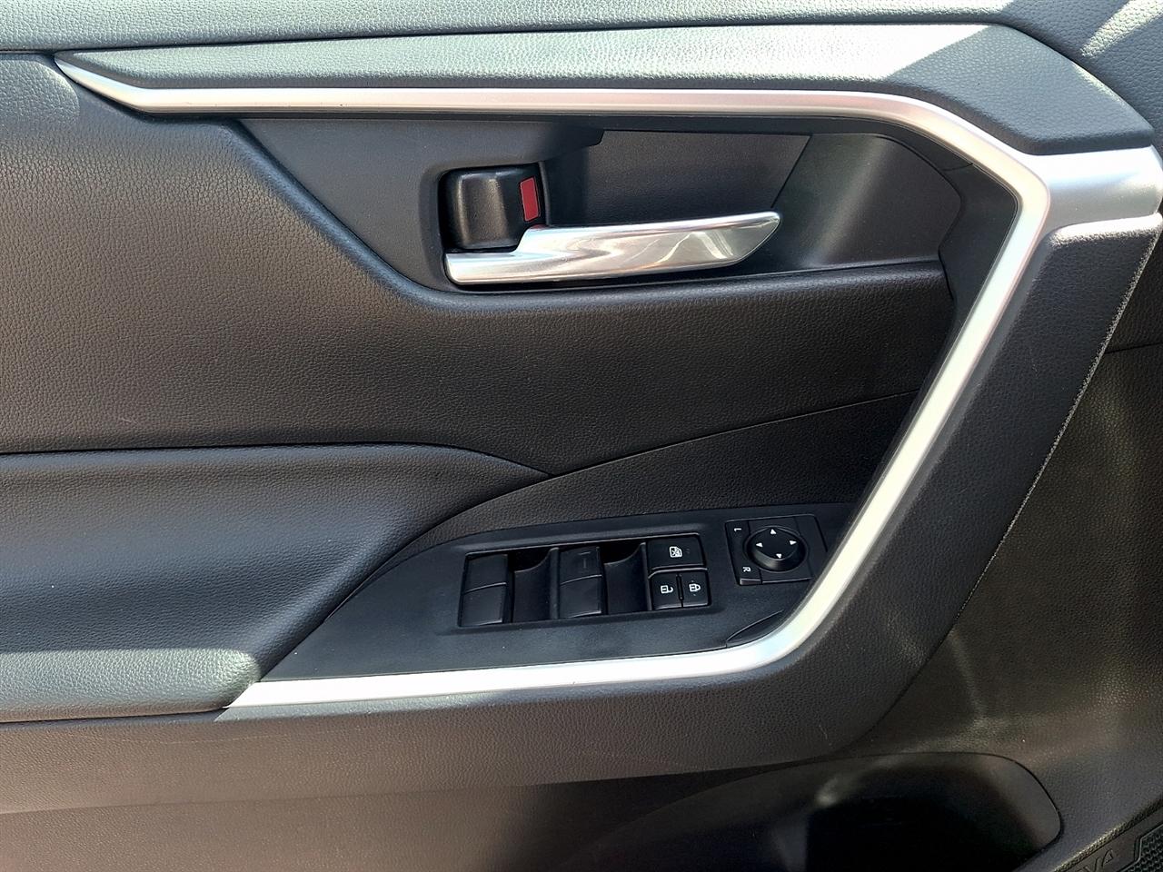 Toyota RAV4 Hybrid XLE AWD (Natl) 2020