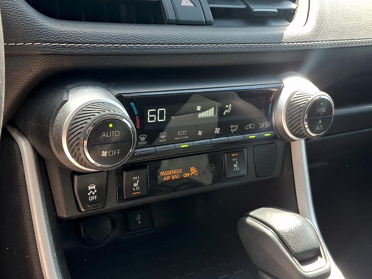 Toyota RAV4 Hybrid XLE AWD (Natl) 2020