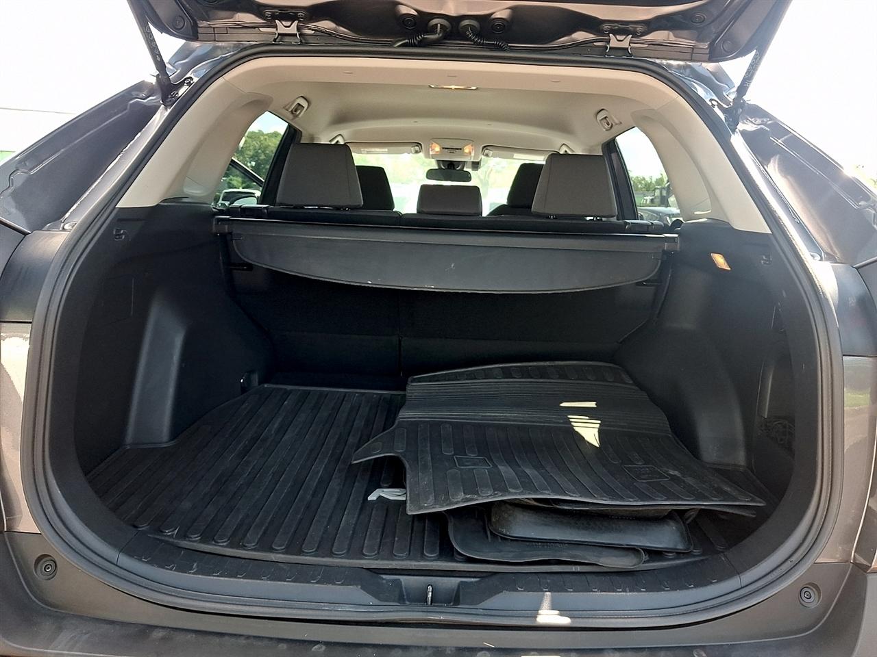 Toyota RAV4 Hybrid XLE AWD (Natl) 2020