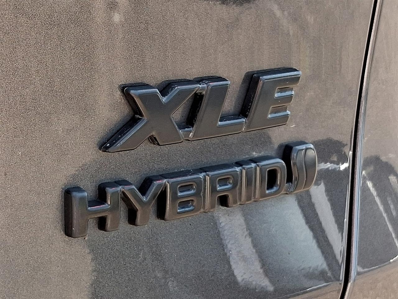 Toyota RAV4 Hybrid XLE AWD (Natl) 2020