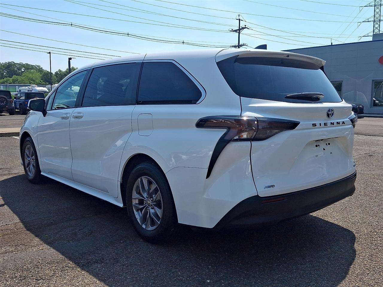 Toyota Sienna LE AWD 8-Passenger (Natl) 2023