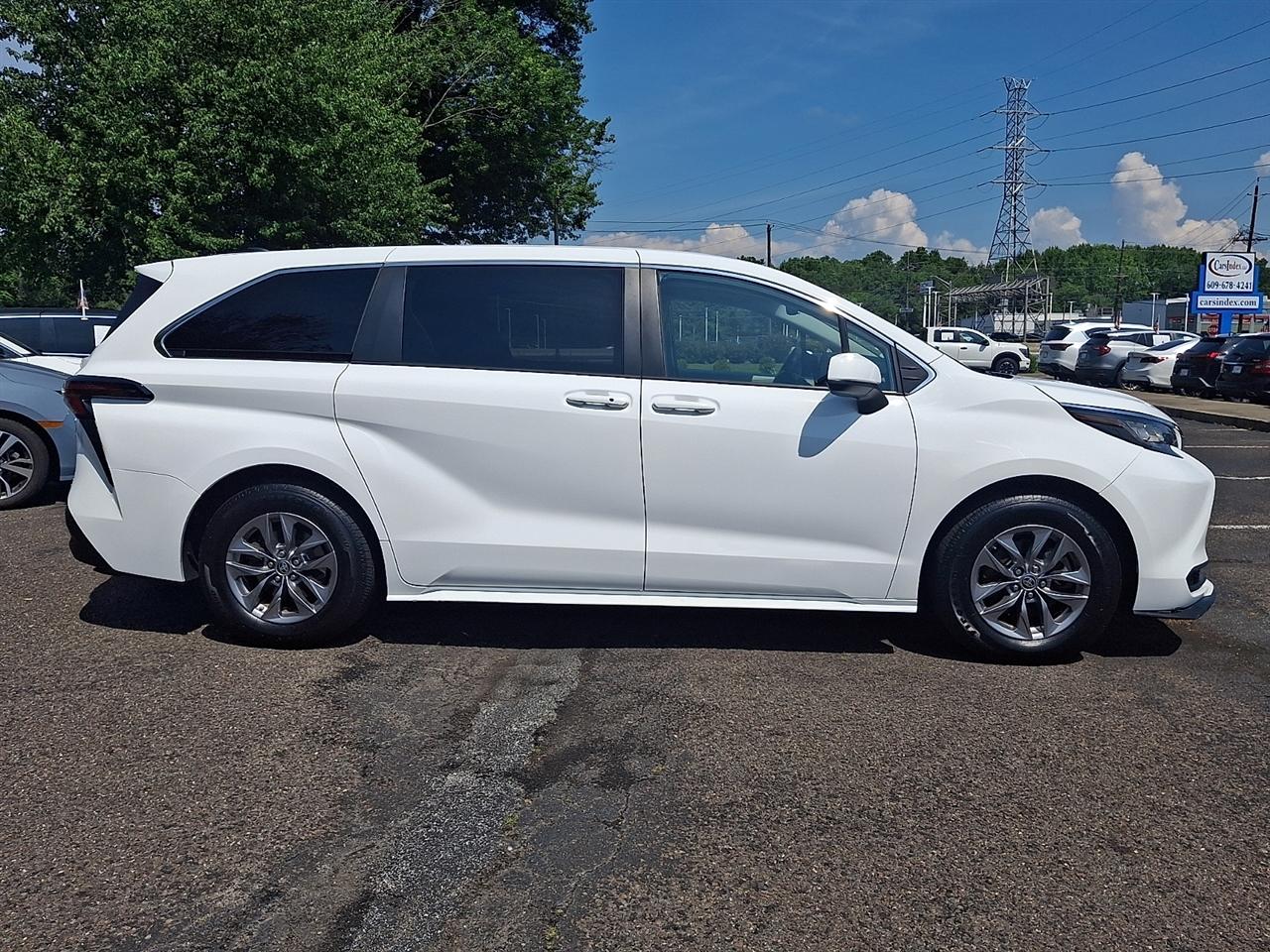 Toyota Sienna LE AWD 8-Passenger (Natl) 2023