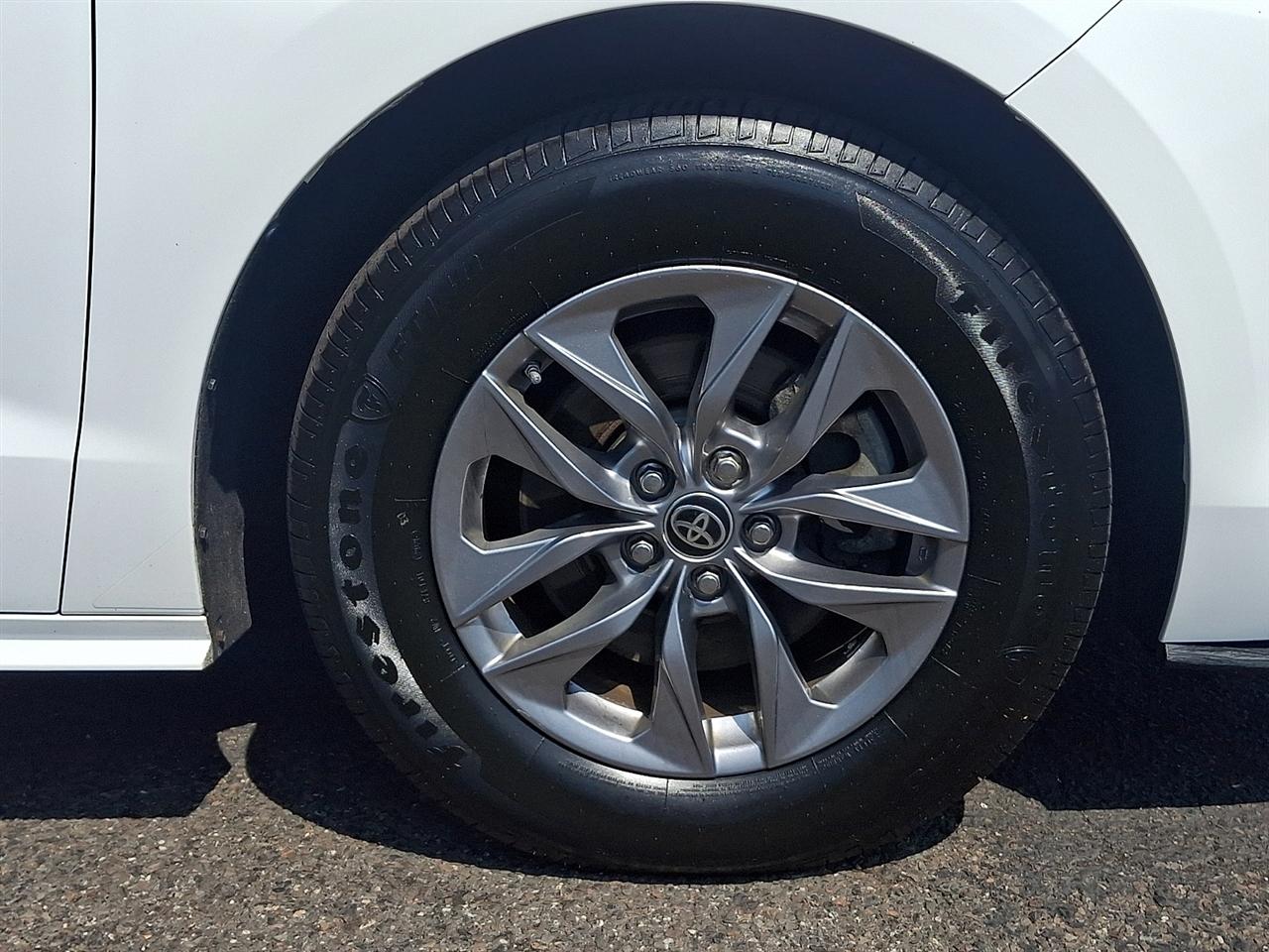 Toyota Sienna LE AWD 8-Passenger (Natl) 2023