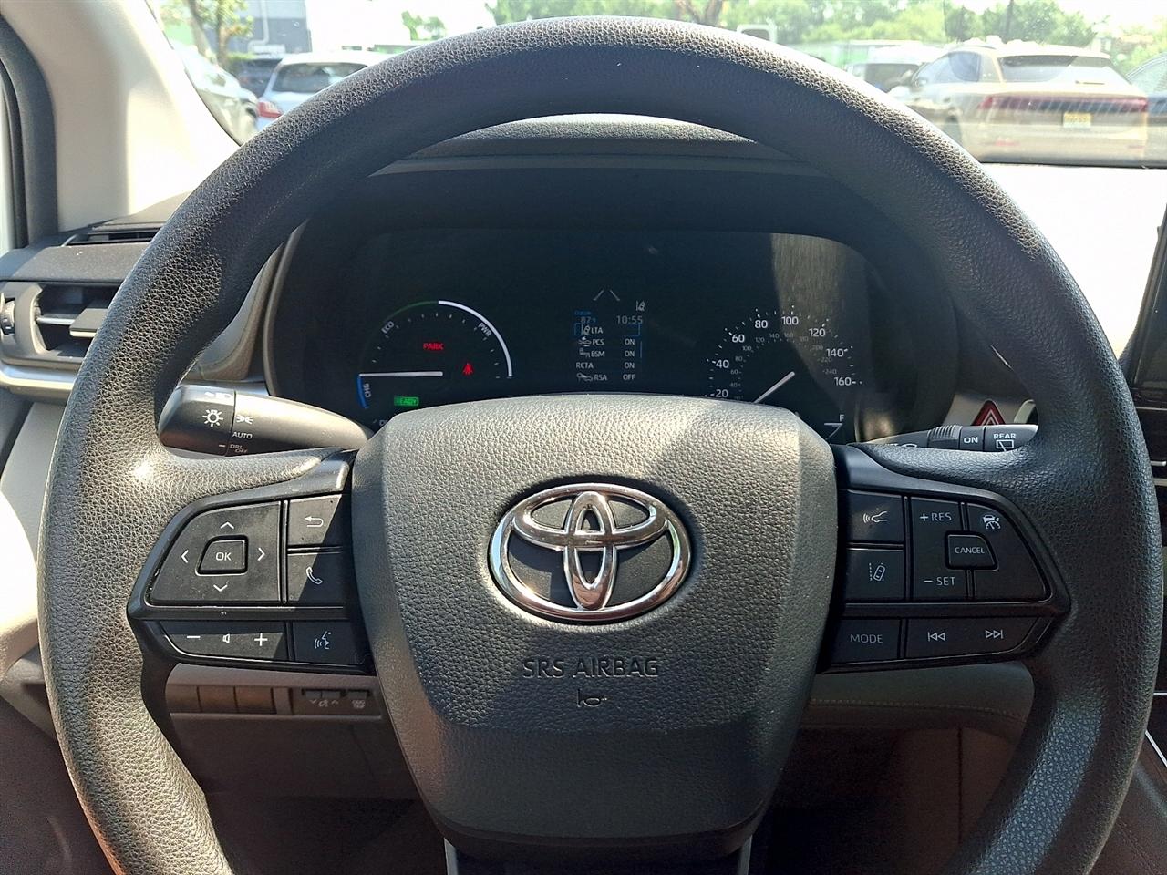 Toyota Sienna LE AWD 8-Passenger (Natl) 2023