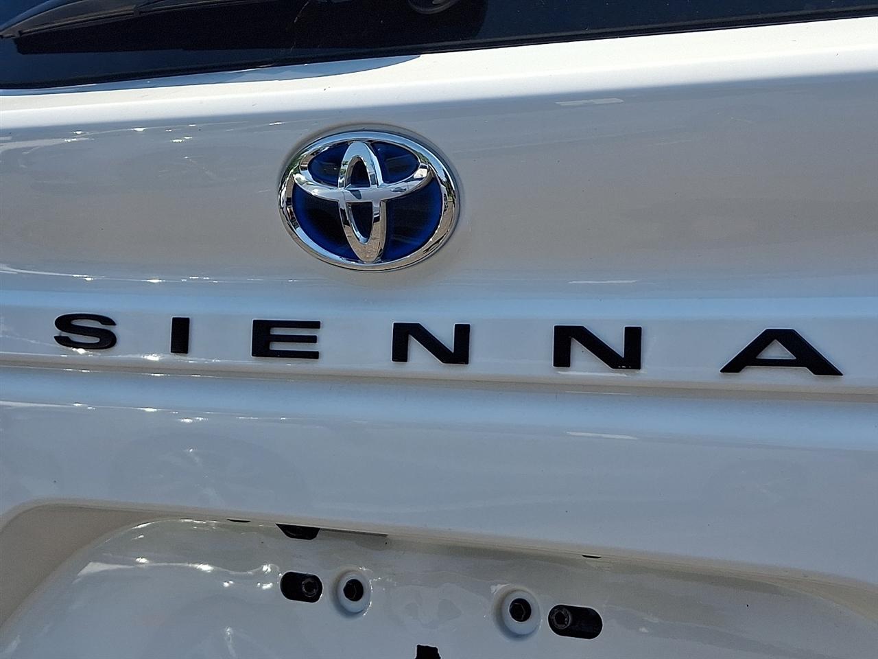Toyota Sienna LE AWD 8-Passenger (Natl) 2023