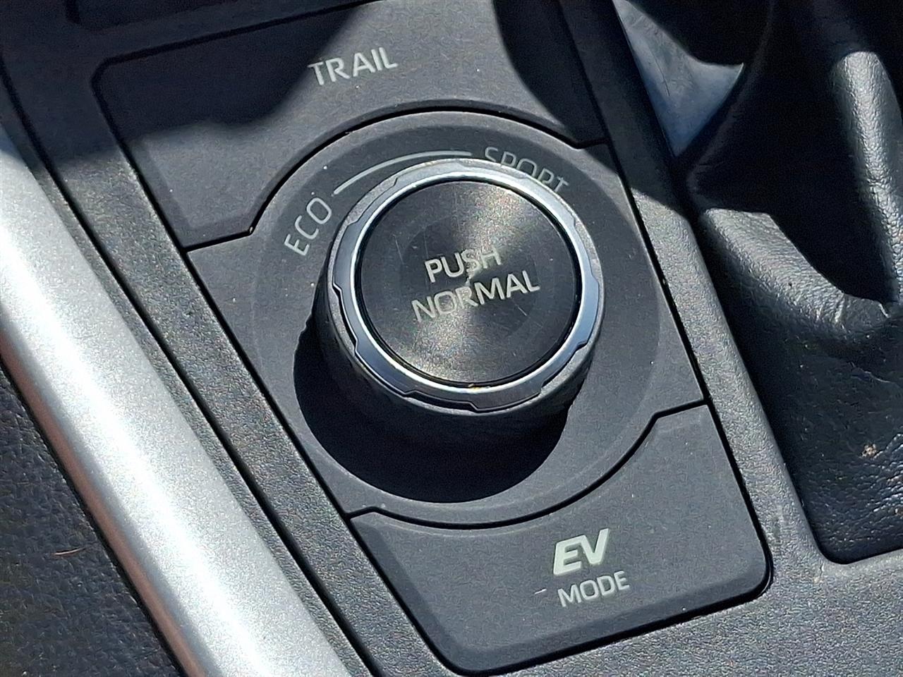 Toyota RAV4 Hybrid XLE AWD (Natl) 2020