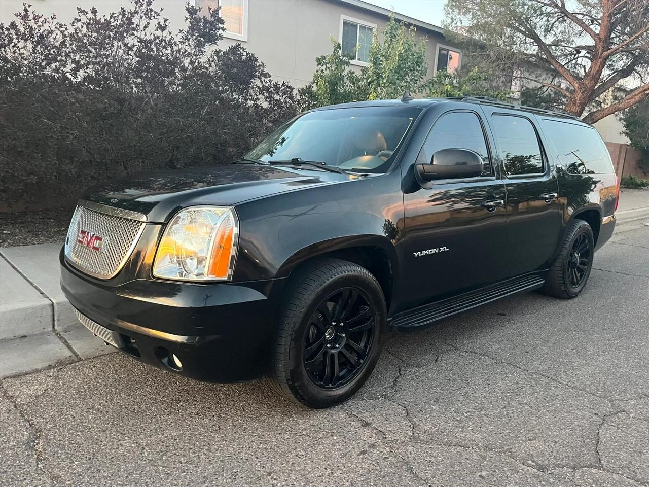 2012 GMC Yukon 4WD 1/2 Ton SLT (4SA)'s photo