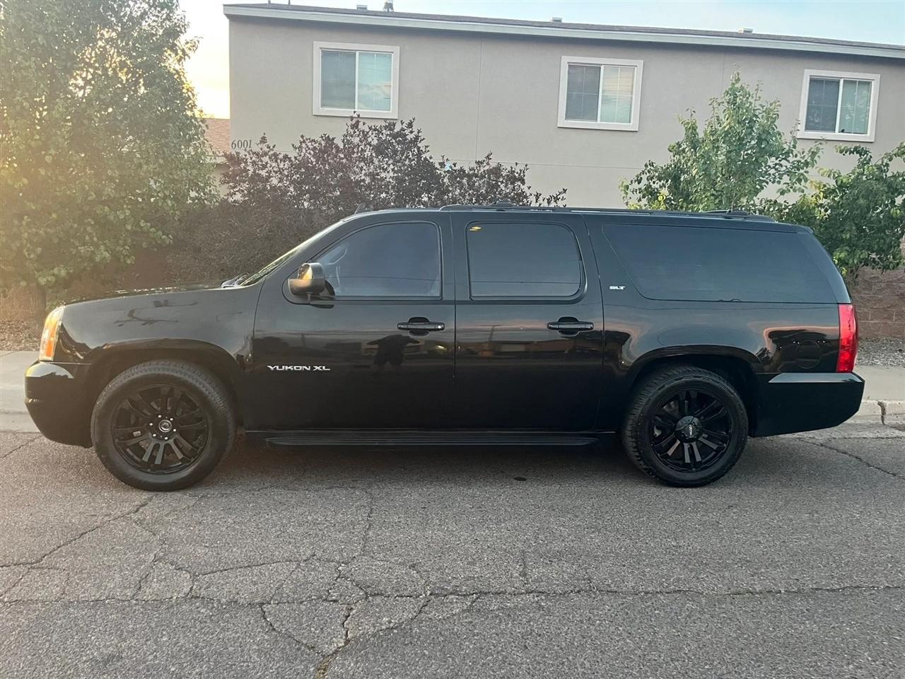GMC Yukon XL SLT-1 1/2 Ton 4WD 2012