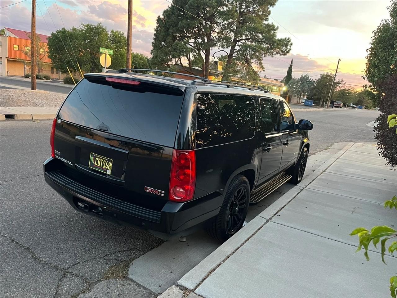 GMC Yukon XL SLT-1 1/2 Ton 4WD 2012