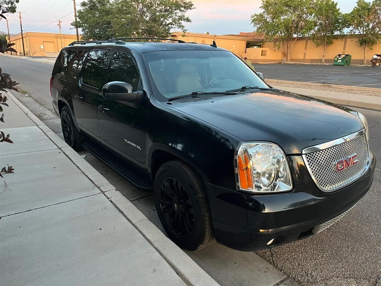 GMC Yukon XL SLT-1 1/2 Ton 4WD 2012