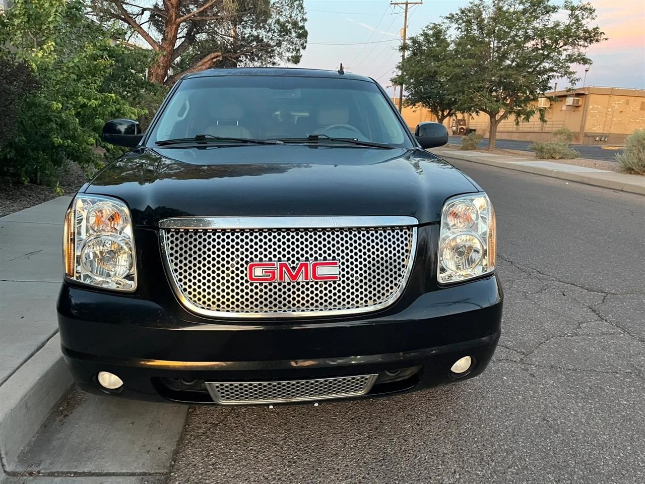 GMC Yukon XL SLT-1 1/2 Ton 4WD 2012