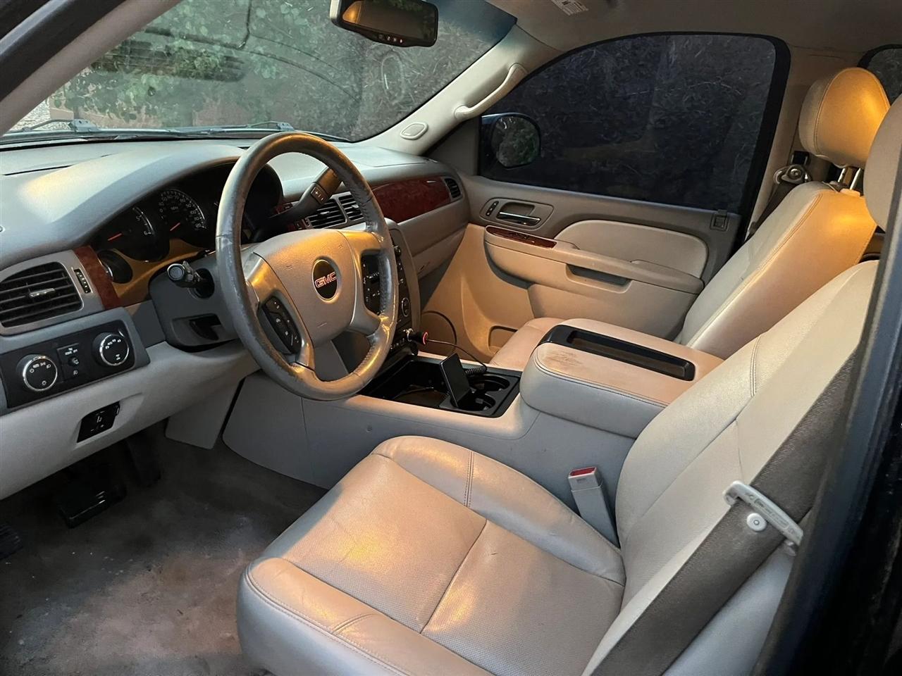 GMC Yukon XL SLT-1 1/2 Ton 4WD 2012