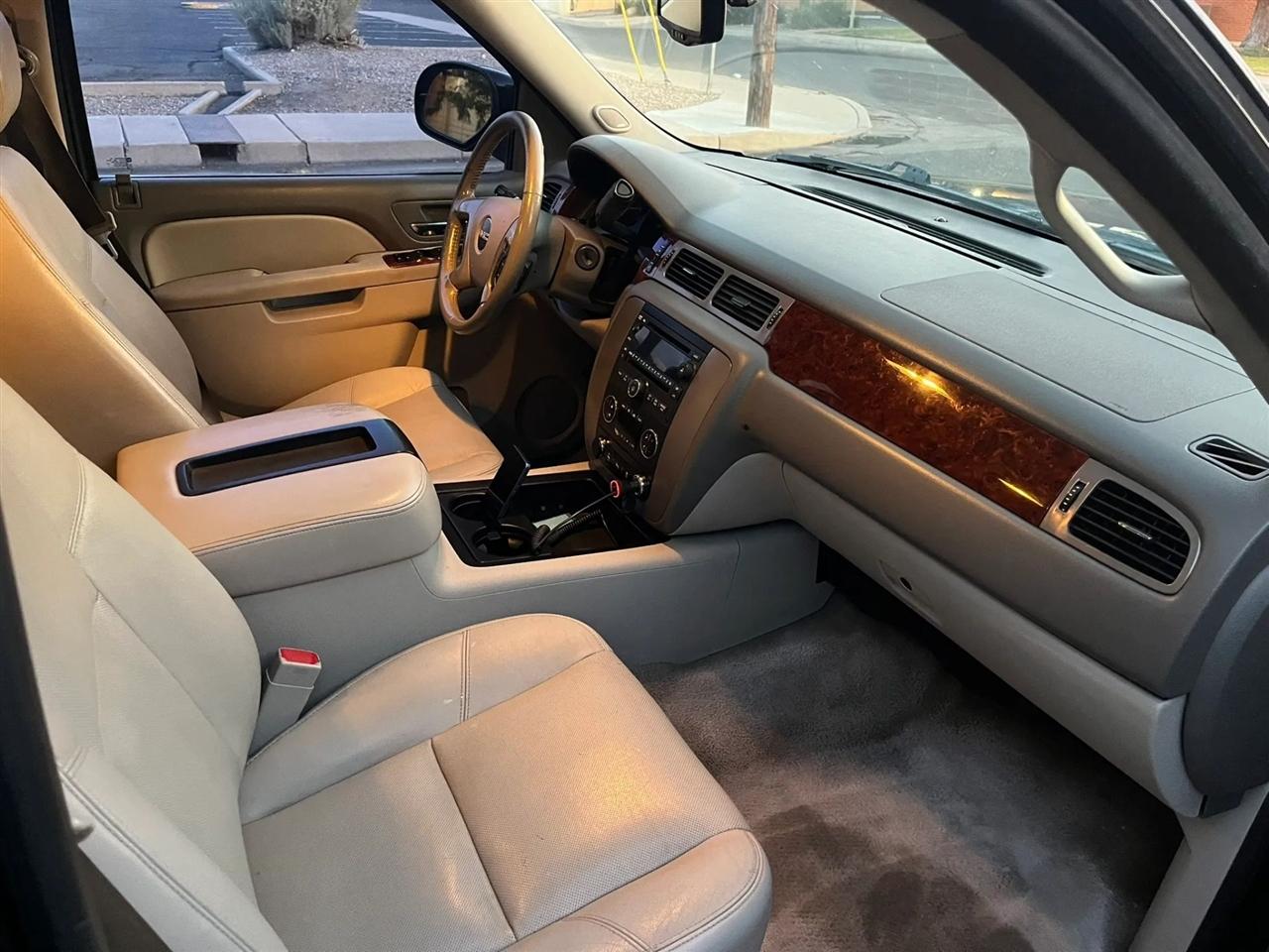 GMC Yukon XL SLT-1 1/2 Ton 4WD 2012