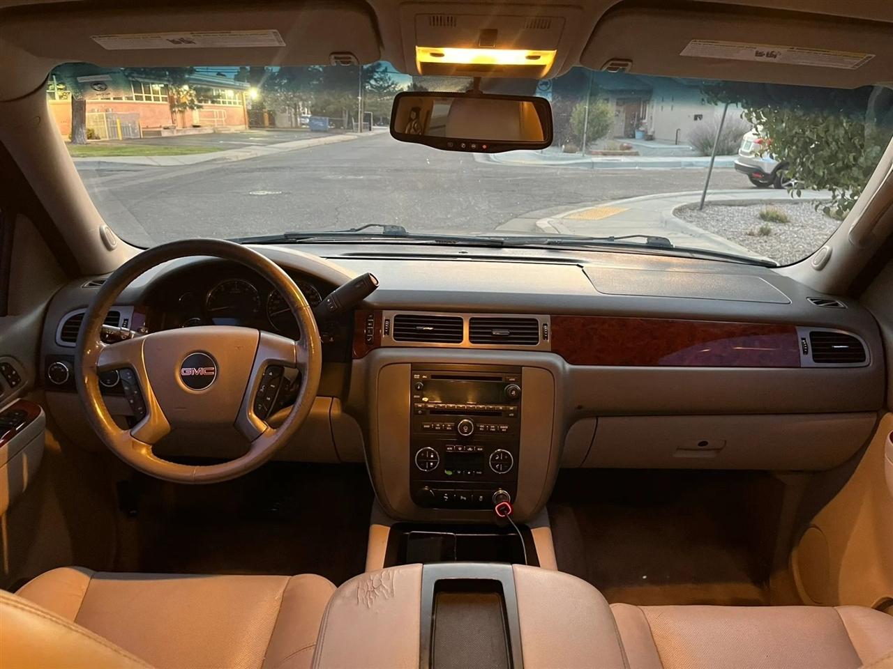 GMC Yukon XL SLT-1 1/2 Ton 4WD 2012