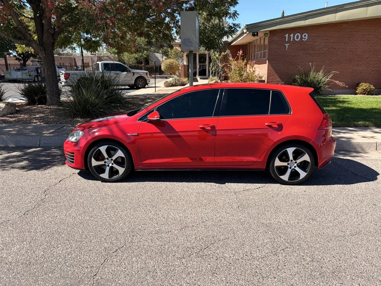 Volkswagen Golf GTI S 6A 4-Door 2017