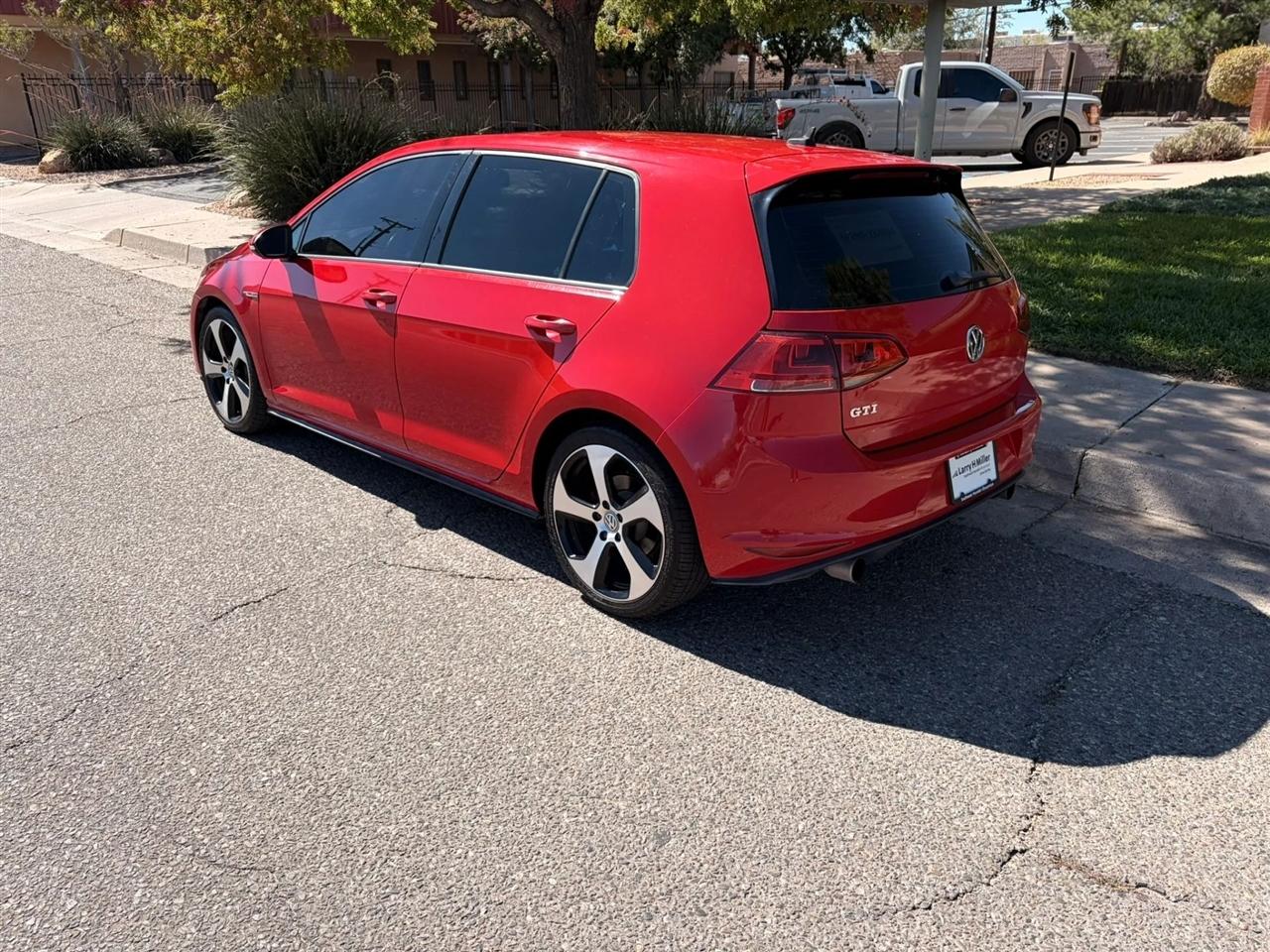 Volkswagen Golf GTI S 6A 4-Door 2017